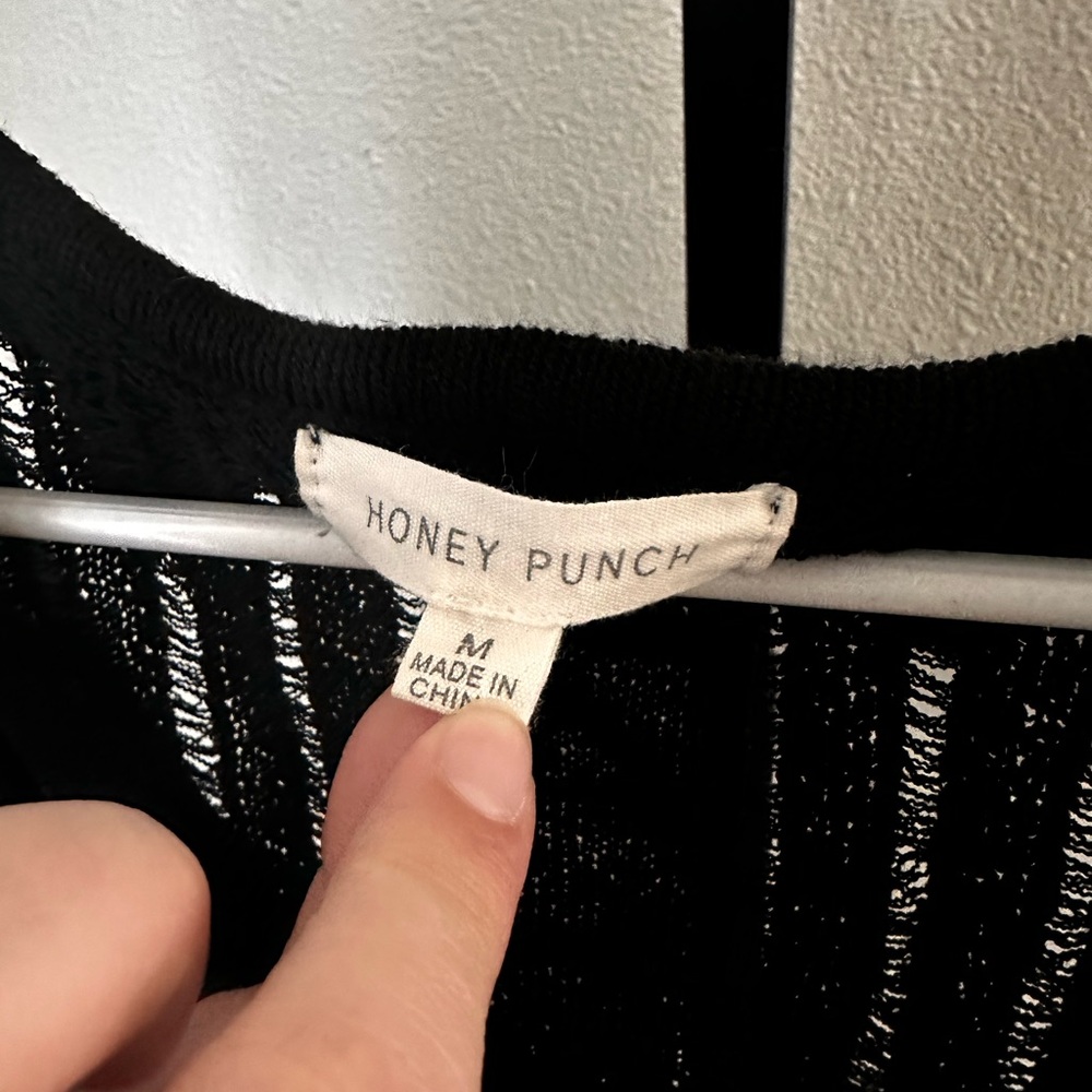Honey punch size medium crochet long sleeve top - Picture 3 of 5